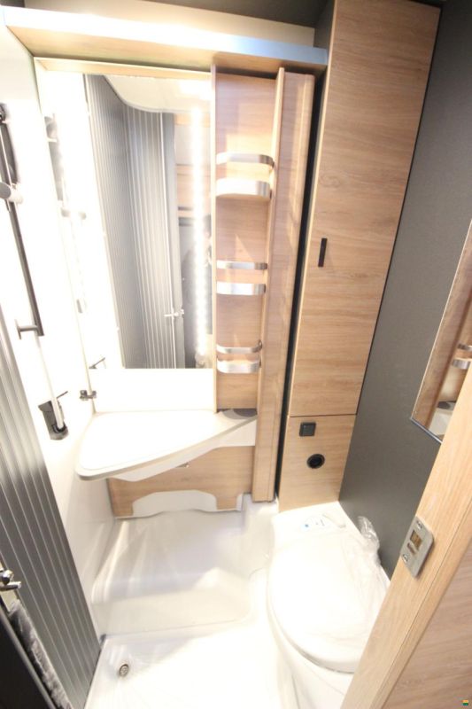 Knaus LIVE WAVE 650 MEG PlAT.SEL. (2026)