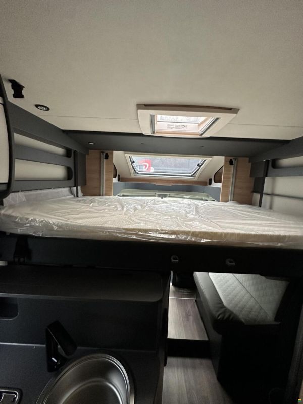 Knaus L!VE WAVE PLATINUM SELECTION 700 MEG