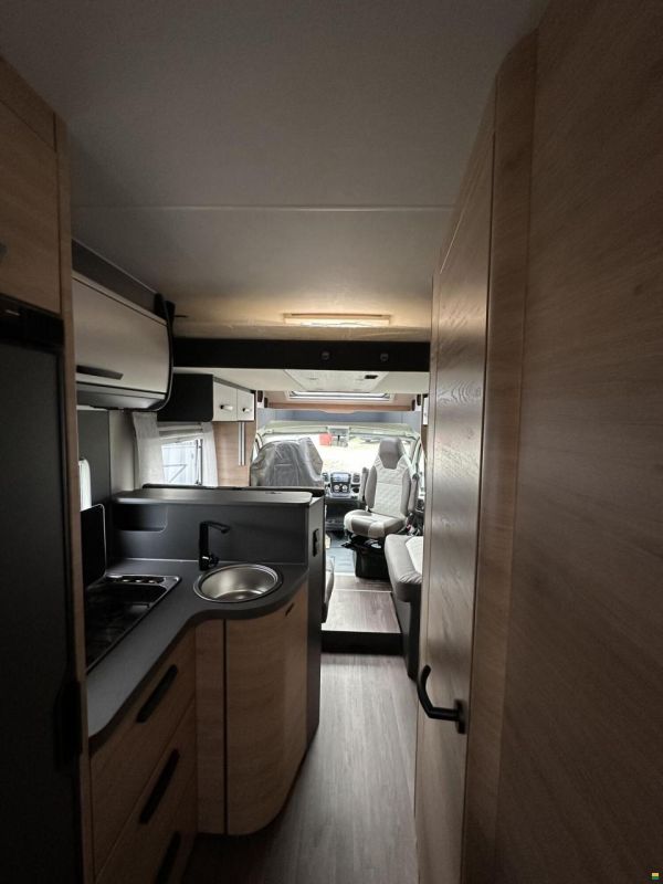 Knaus L!VE WAVE PLATINUM SELECTION 700 MEG