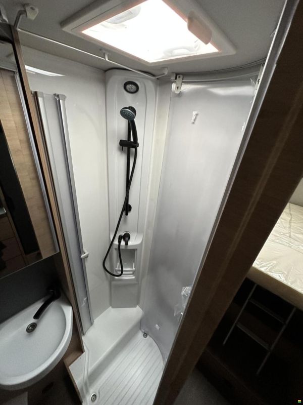 Knaus L!VE WAVE PLATINUM SELECTION 700 MEG