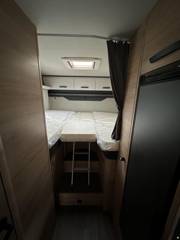 Knaus L!VE WAVE PLATINUM SELECTION 700 MEG