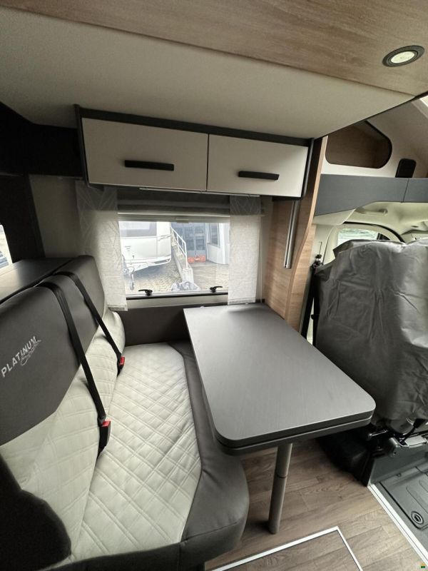 Knaus L!VE WAVE PLATINUM SELECTION 700 MEG