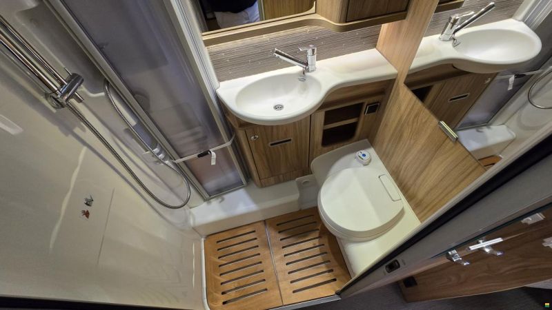 Hymer Exsis- I 588