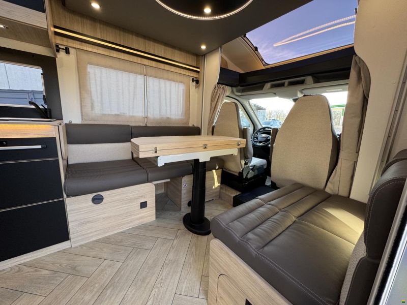 Challenger 250 Graphite Edition