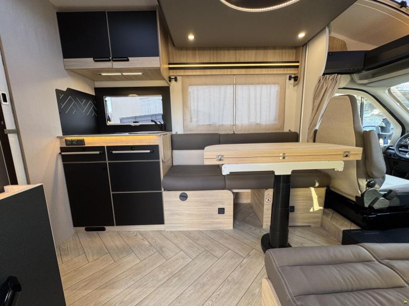 Challenger 250 Graphite Edition