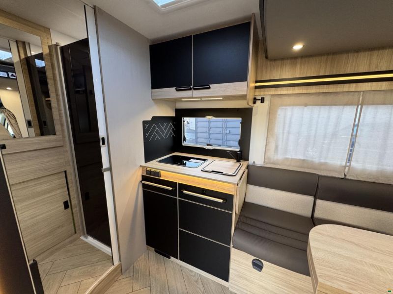 Challenger 250 Graphite Edition