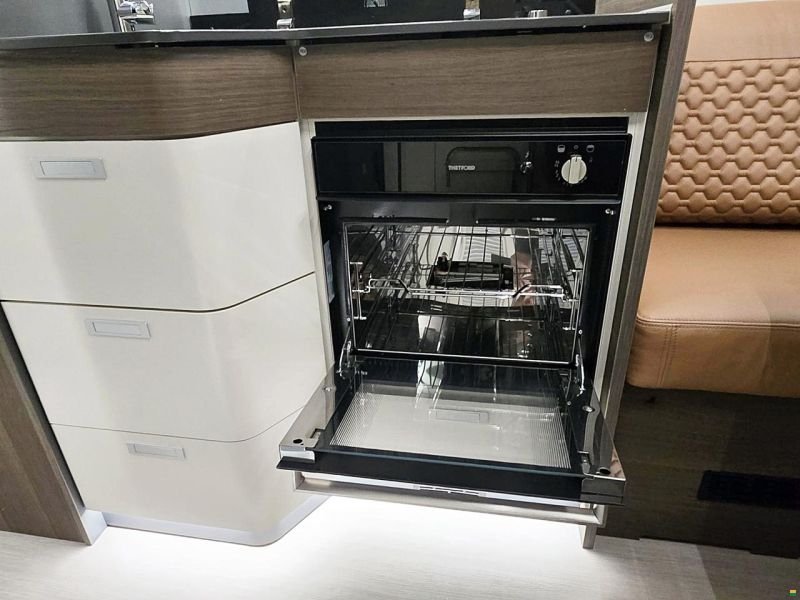 Adria Matrix 670 DL SUPREME 2.2 AUTOMAT 180MJ