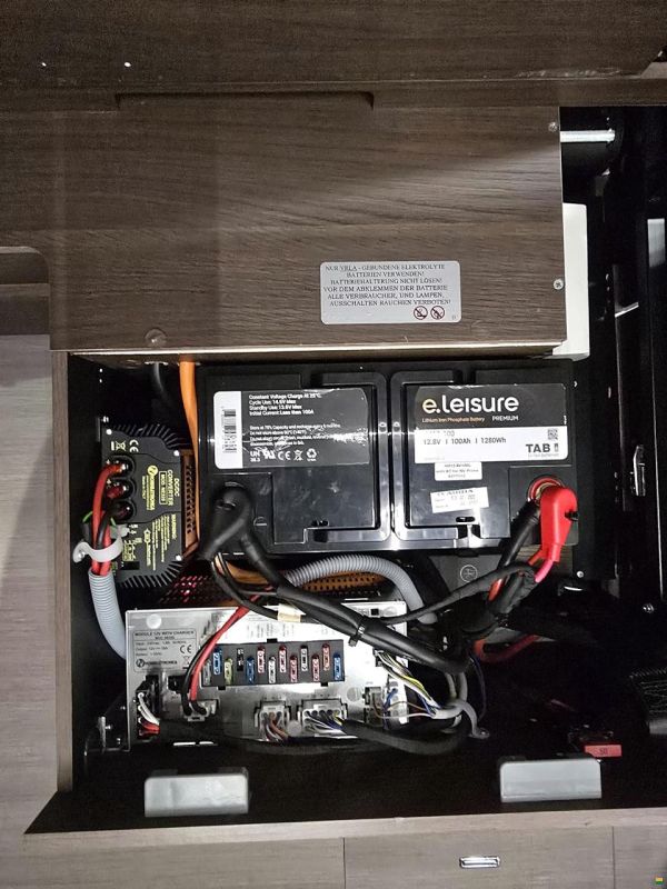 Adria Matrix 670 DL SUPREME 2.2 AUTOMAT 180MJ