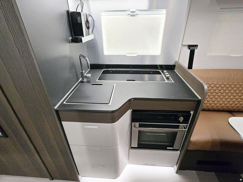 Adria Matrix 670 DL SUPREME 2.2 AUTOMAT 180MJ