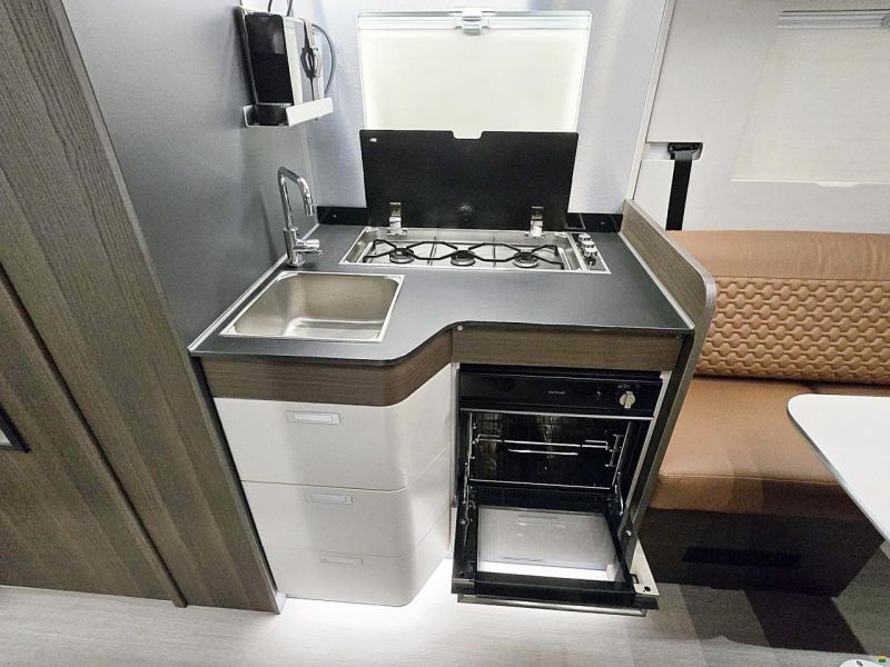 Adria Matrix 670 DL SUPREME 2.2 AUTOMAT 180MJ