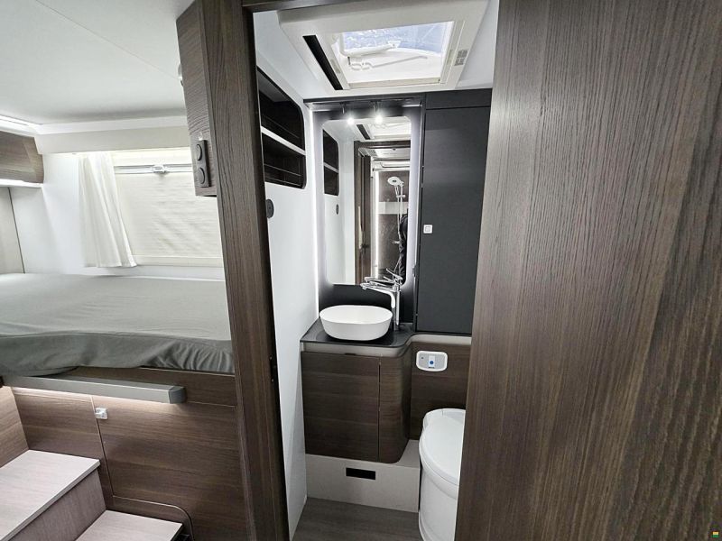 Adria Matrix 670 DL SUPREME 2.2 AUTOMAT 180MJ