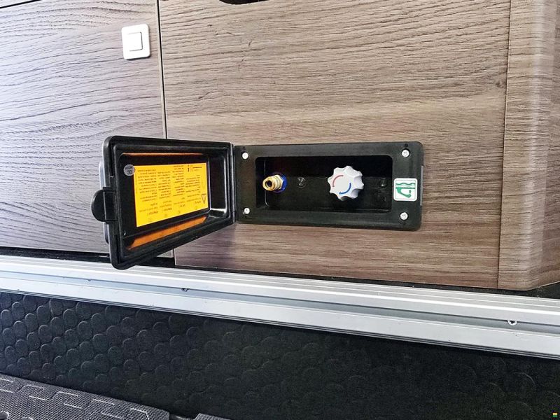 Adria Matrix 670 DL SUPREME 2.2 AUTOMAT 180MJ