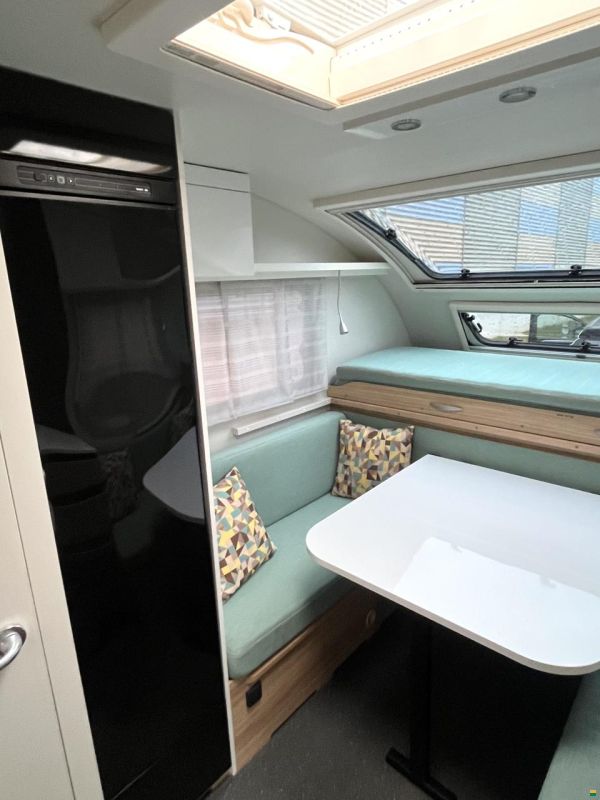 Adria Top Reise- Wohnwagen mit Vorzelt