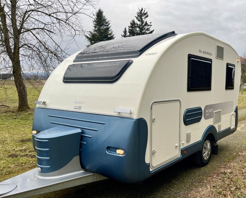 Adria Top Reise- Wohnwagen mit Vorzelt