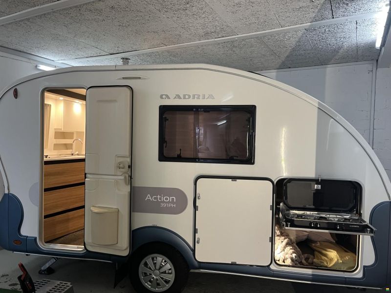 Adria Top Reise- Wohnwagen mit Vorzelt