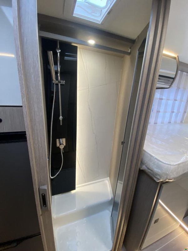 Roller Team Zefiro 287 TL, Ford 165PS Automat