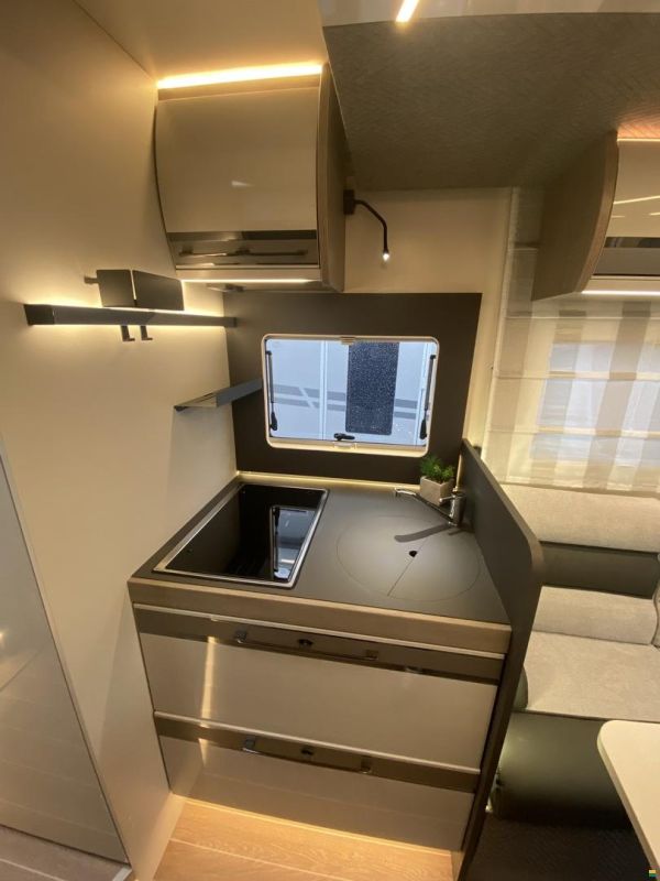 Roller Team Zefiro 287 TL, Ford 165PS Automat