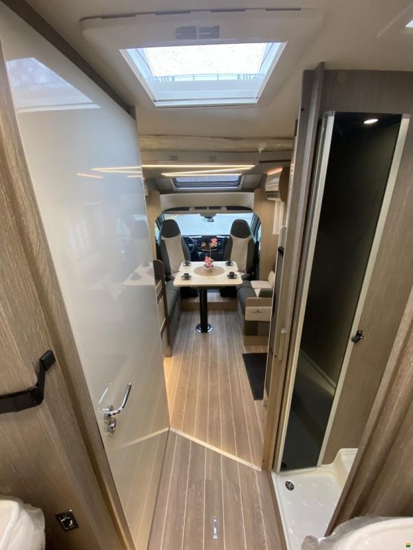 Roller Team Zefiro 287 TL, Ford 165PS Automat