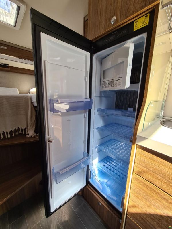 Eura Mobil Profila T 695 EB