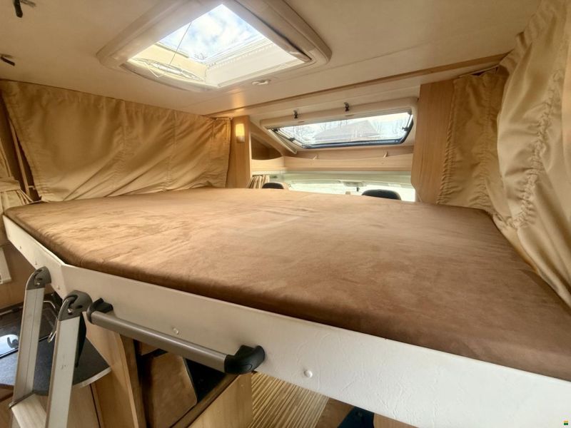 Sunlight T67 - Automatik - Hubbett