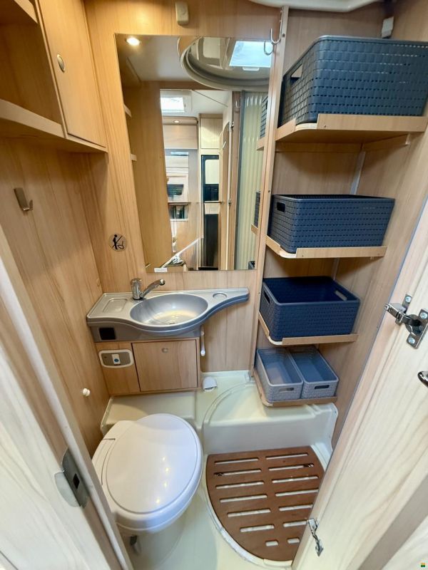 Sunlight T67 - Automatik - Hubbett