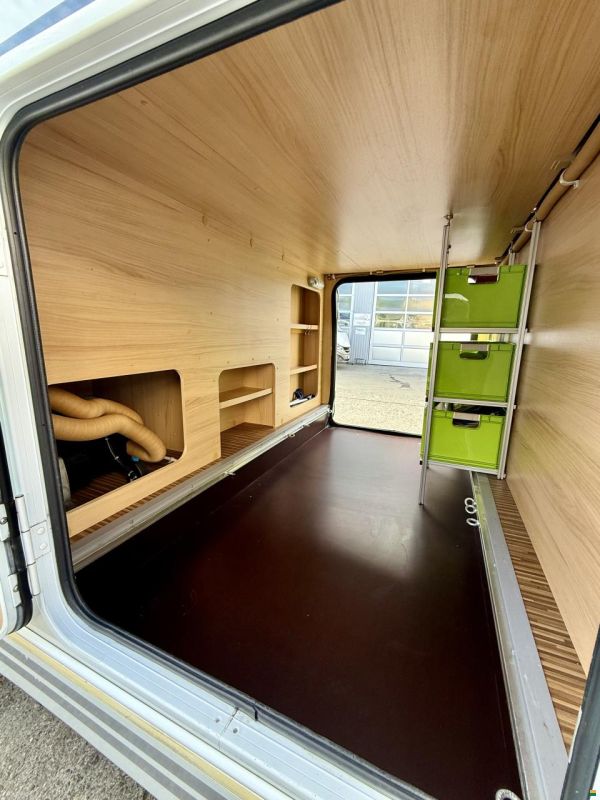 Sunlight T67 - Automatik - Hubbett