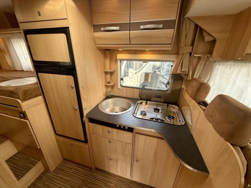 Sunlight T67 - Automatik - Hubbett