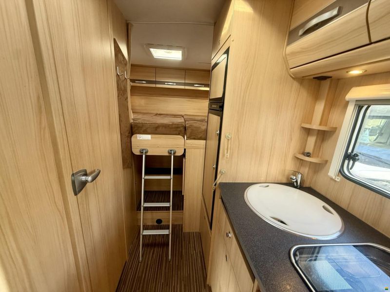 Sunlight T67 - Automatik - Hubbett