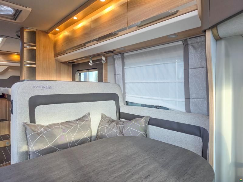 Knaus Sky TI 700 MEG Platinum Selection