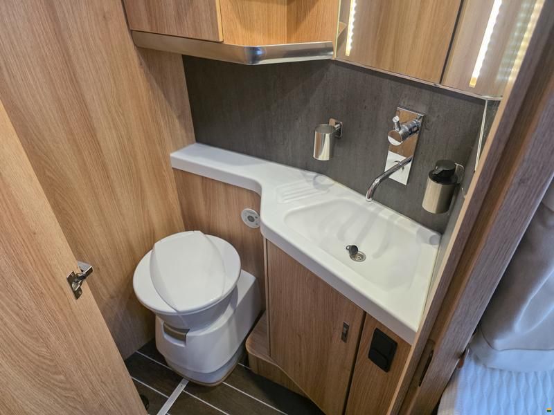 Knaus Sky TI 700 MEG Platinum Selection