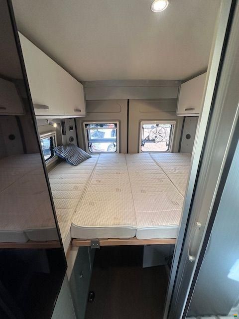 Hymer Free 600 Campus-Dachbett-Luftfederung