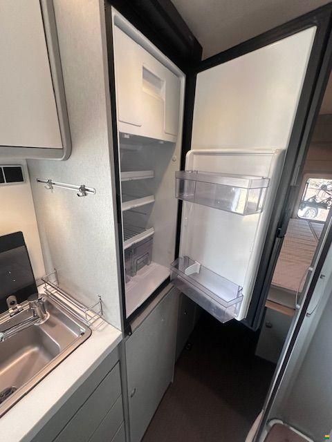 Hymer Free 600 Campus-Dachbett-Luftfederung