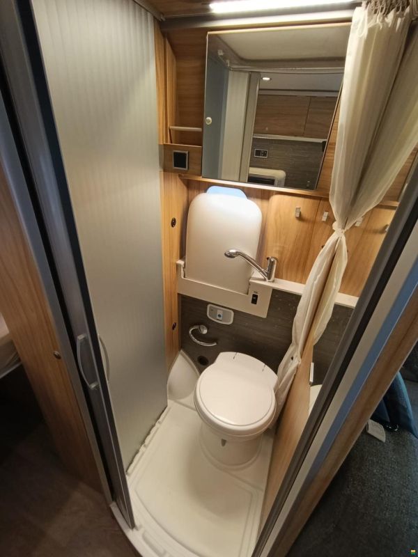 Hymer Crand Canyon Crossover
