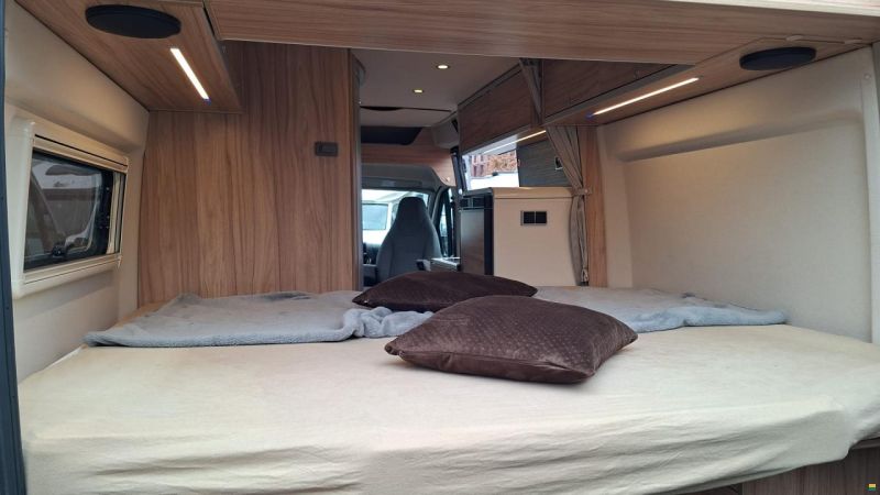 Hymer Crand Canyon Crossover