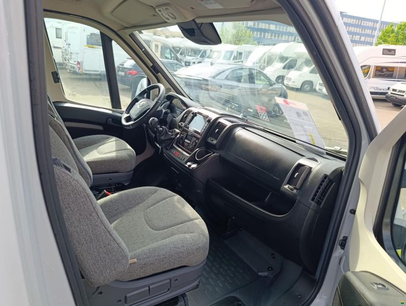 Hymer Crand Canyon Crossover