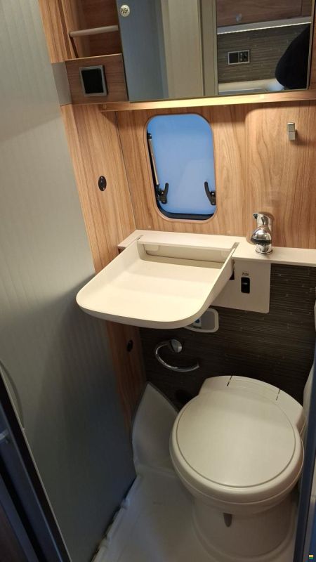 Hymer Crand Canyon Crossover