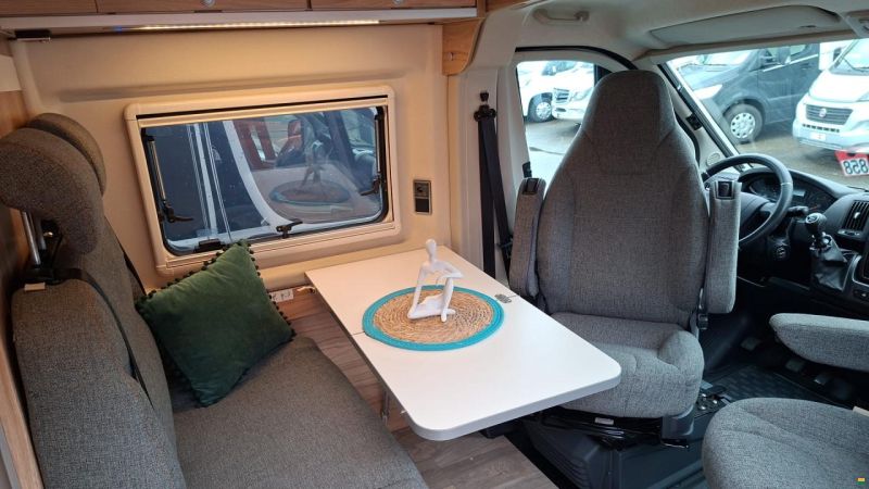 Hymer Crand Canyon Crossover