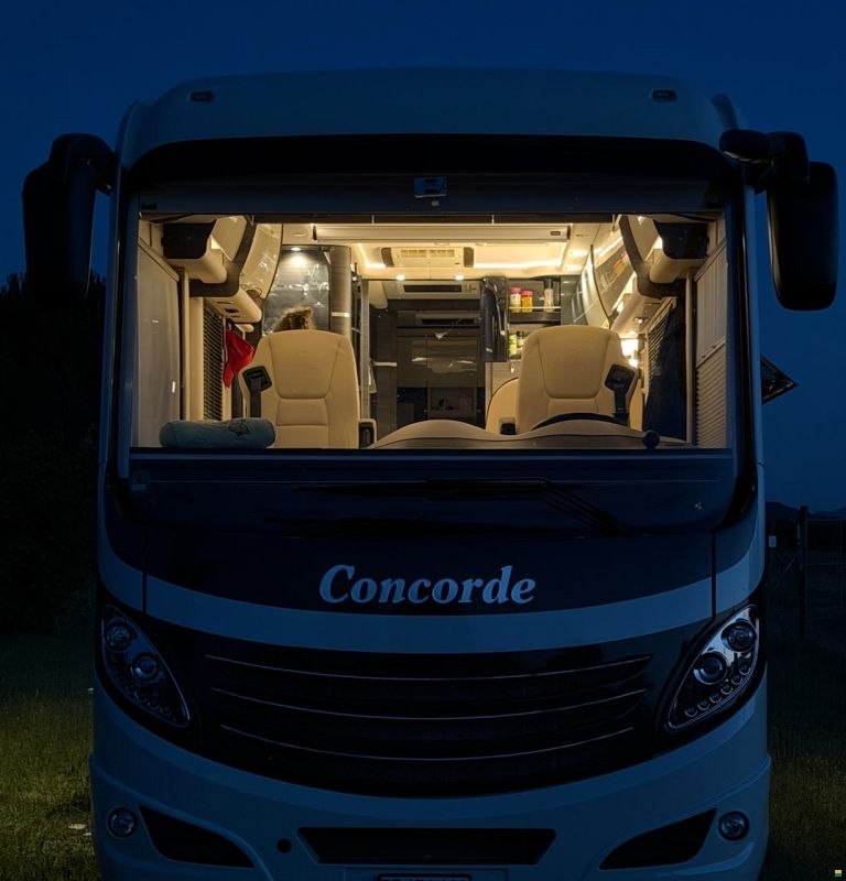 Concorde Charisma 900L
