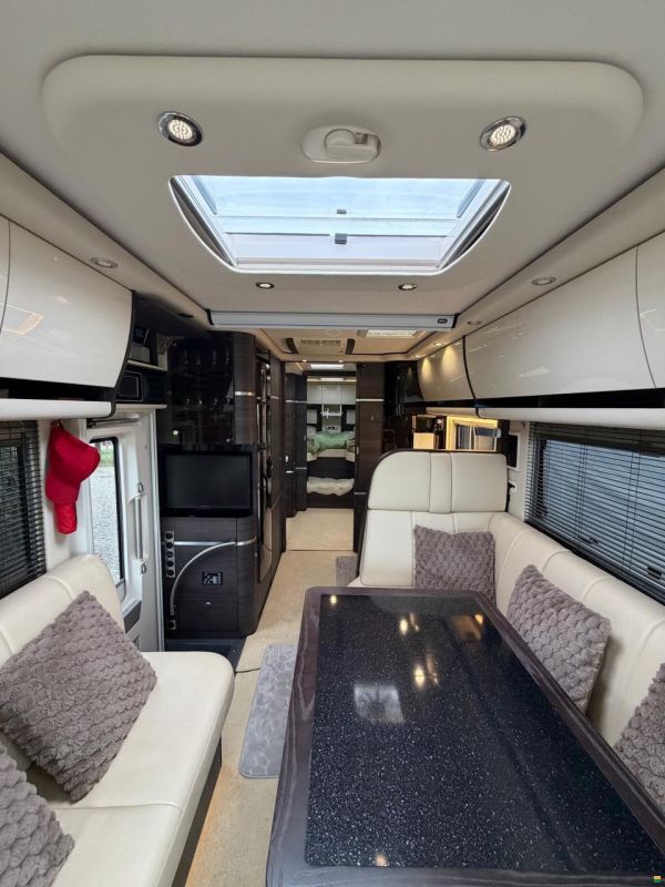 Concorde Charisma 900L