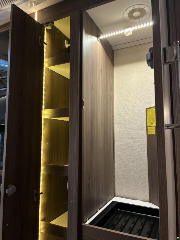 Kabe Royal 560 GLE B2 2.3m