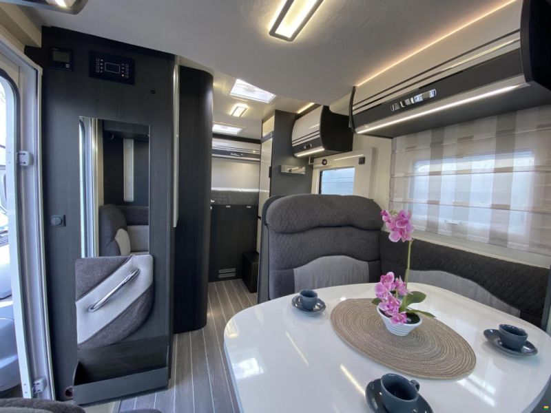 Roller Team Kronos 294 TL, Ford 170PS Automat