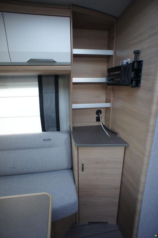 Knaus Südwind 460 EU Black Selection