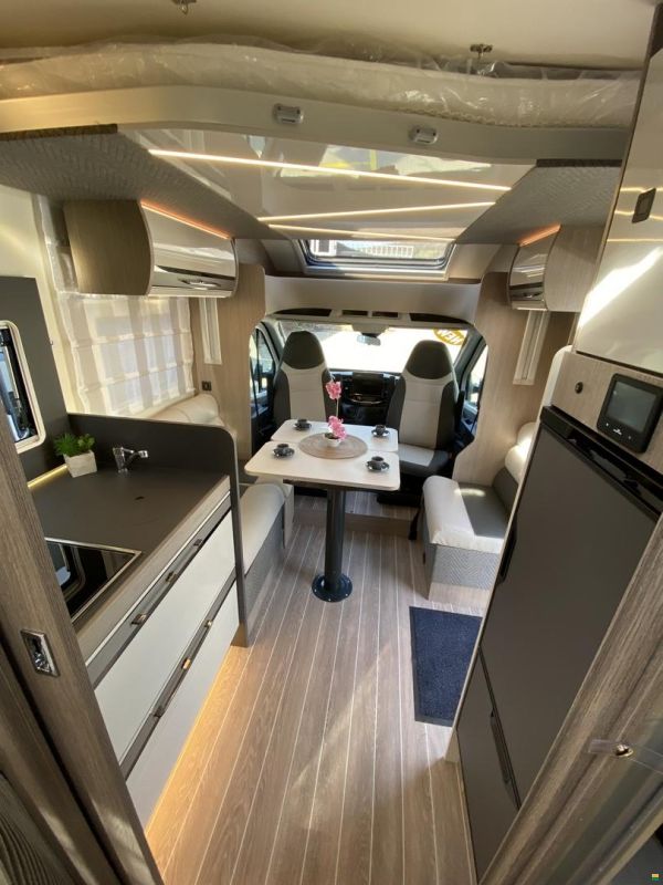 Roller Team Zefiro 266TL, Ford 165PS Automat