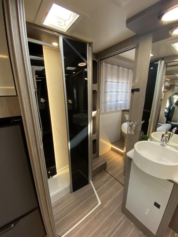 Roller Team Zefiro 266TL, Ford 165PS Automat