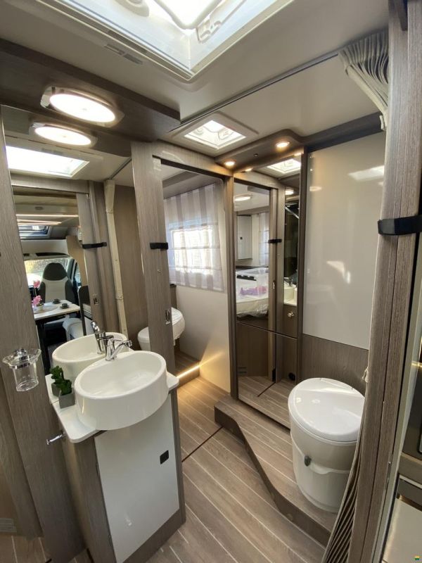 Roller Team Zefiro 266TL, Ford 165PS Automat