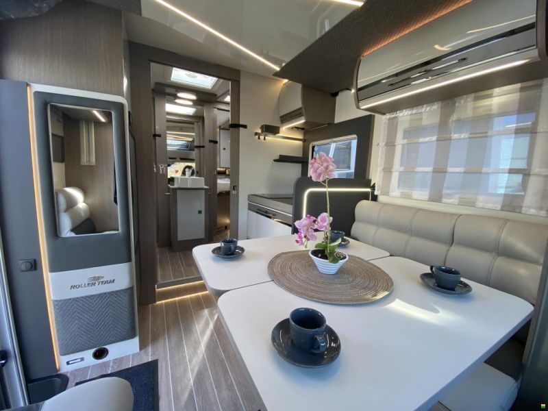 Roller Team Zefiro 266TL, Ford 165PS Automat