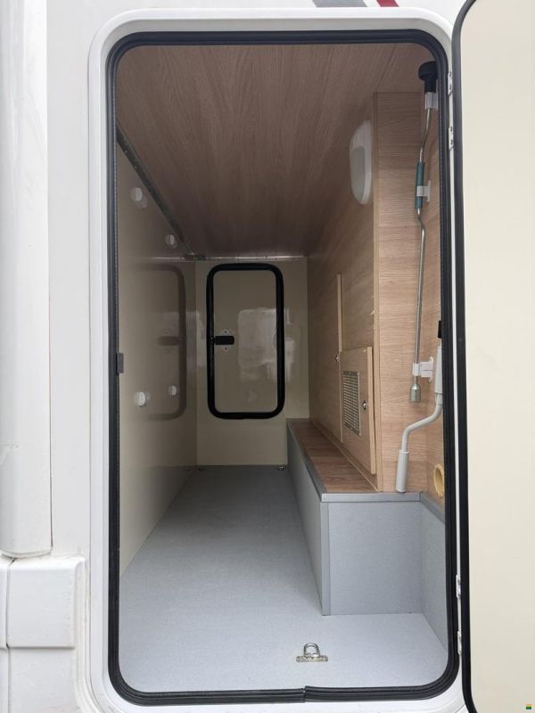 Roller Team Kronos Fit 281 P, Ford 165PS Automat