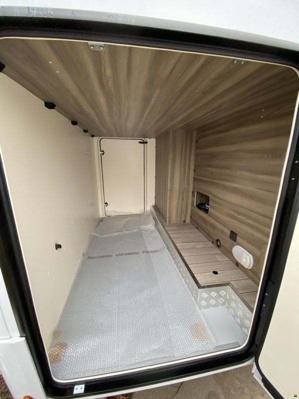 Roller Team Kronos Fit 281 P, Ford 165PS Automat