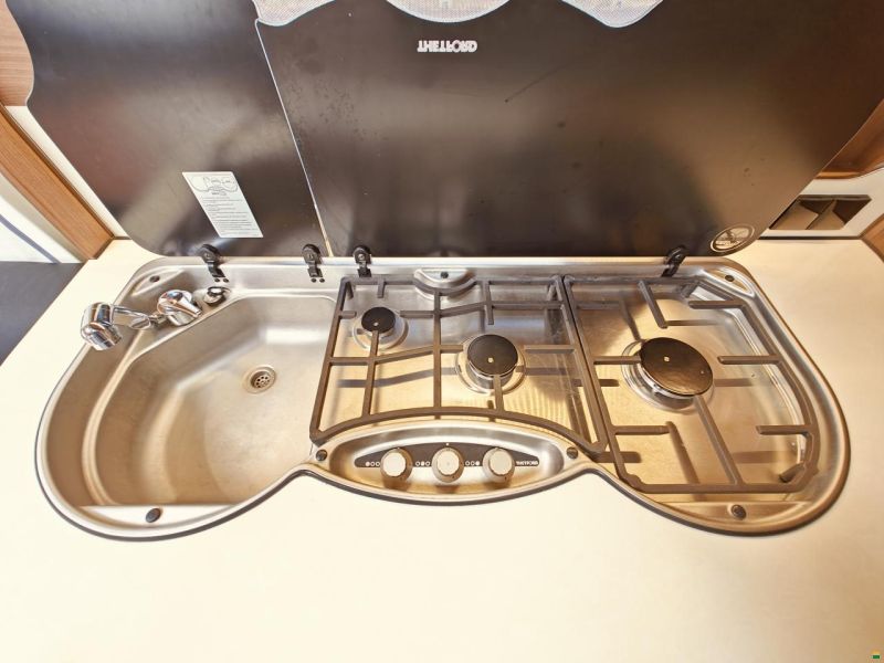 LMC MAESTRO 560E Längsbetten