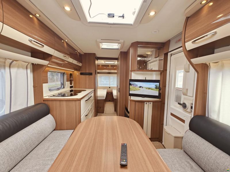 LMC MAESTRO 560E Längsbetten